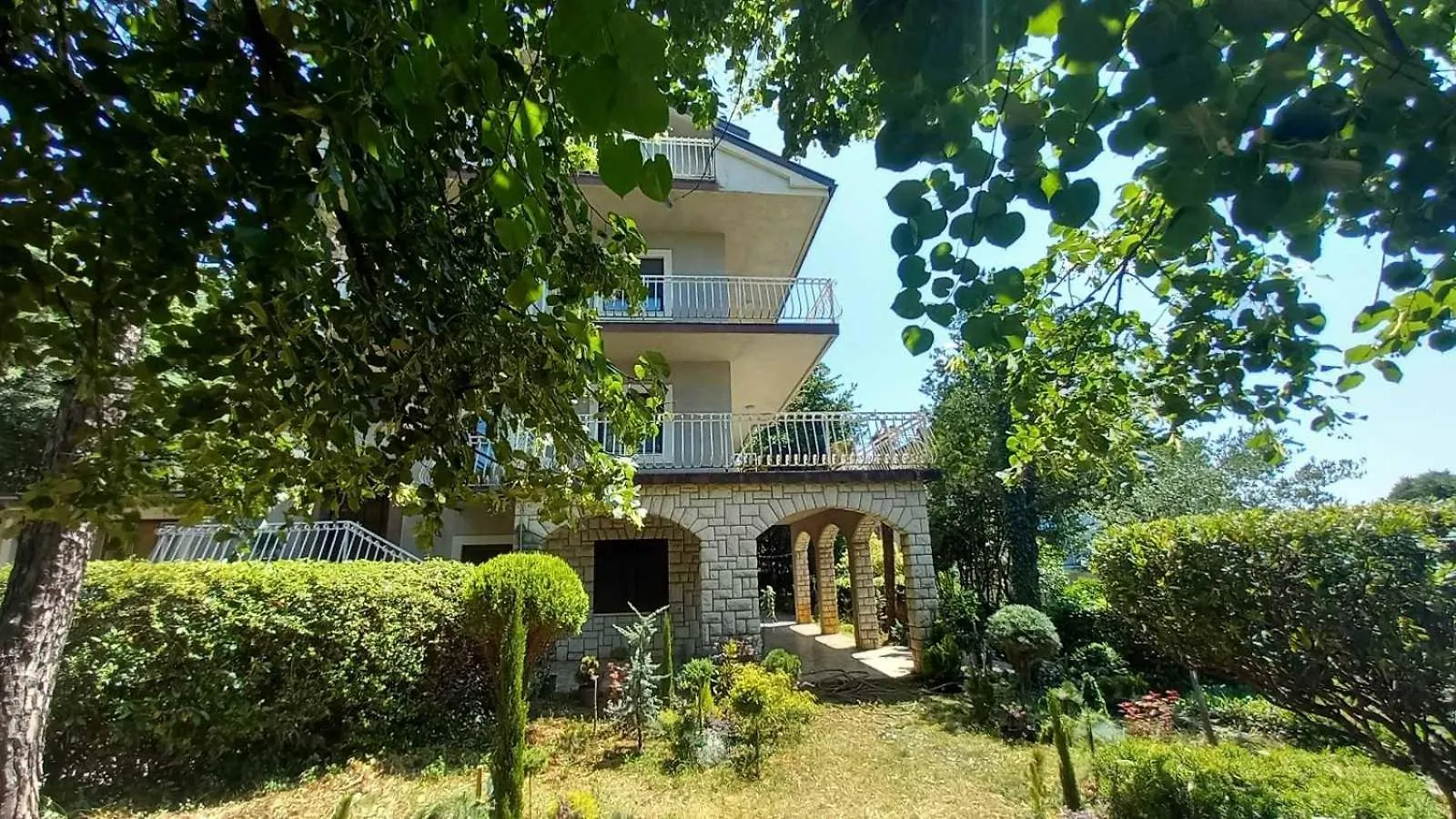 Apartments House Vukelic 茨里克韦尼察